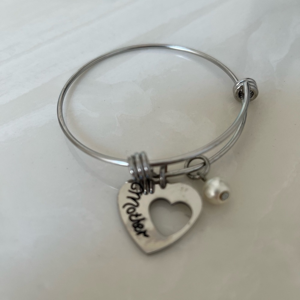 Silver bracelet with Pearl & Mother Heart Chatm
